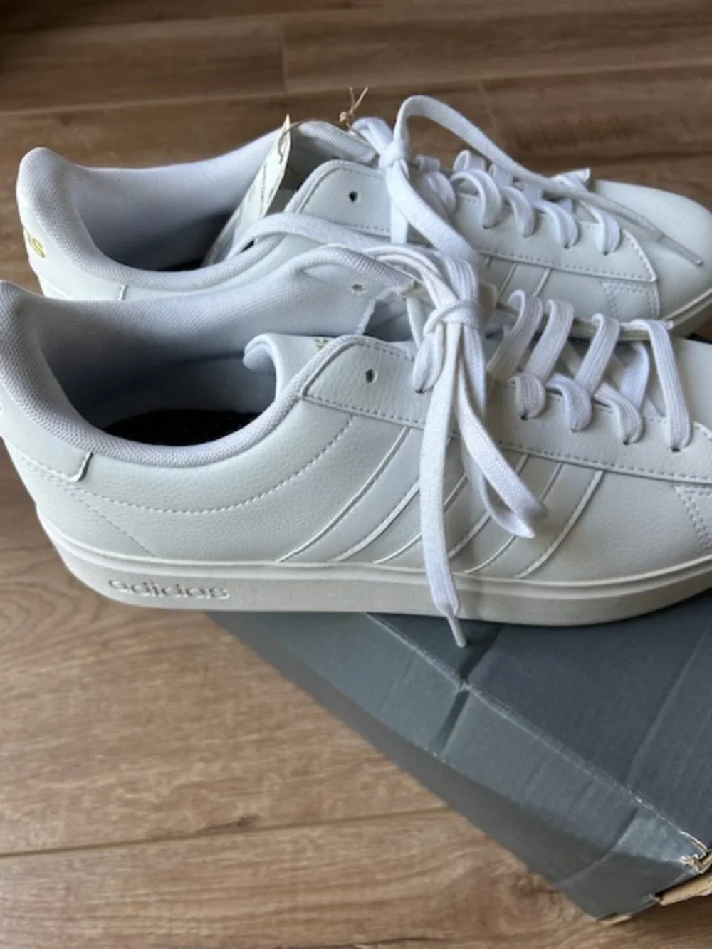 Brand New New Balance Women's Grand Court Classic Shoes